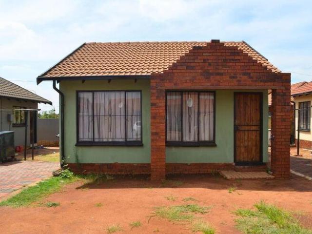 2 Bedroom Apartment / Flat to Rent in Protea Glen