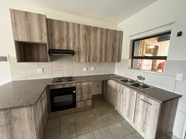 2 Bedroom Apartment / Flat To Rent in Raslouw