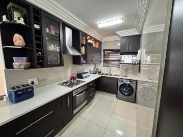 2 Bedroom Apartment / Flat To Rent in Ravenswood