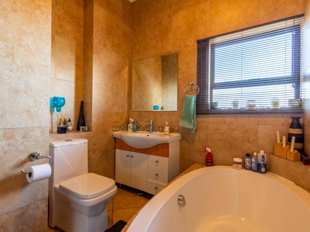 2 Bedroom Apartment / Flat To Rent in Ravenswood
