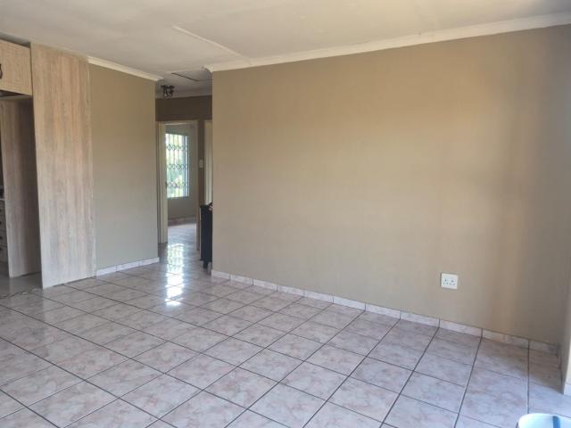 2 Bedroom Apartment / Flat To Rent in Ridgeway