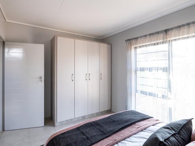 2 Bedroom Apartment / Flat To Rent in Rooihuiskraal North