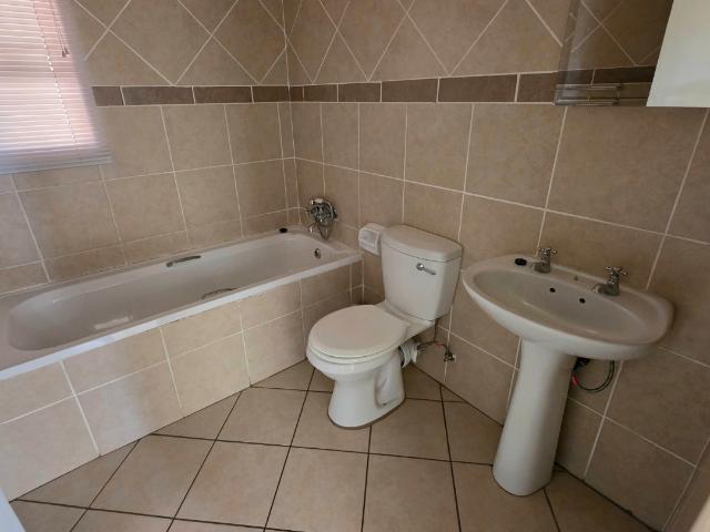 2 Bedroom Apartment / Flat To Rent in Silver Lakes