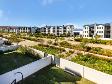 2 Bedroom Apartment / Flat To Rent in Sitari Country Estate