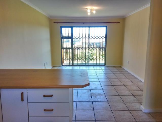 2 Bedroom Apartment / Flat To Rent in Sonstraal Heights