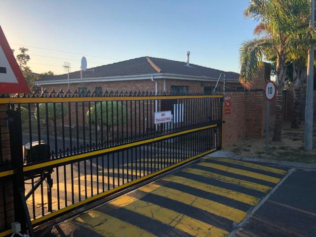 2 Bedroom Apartment / Flat to Rent in Sonstraal Heights