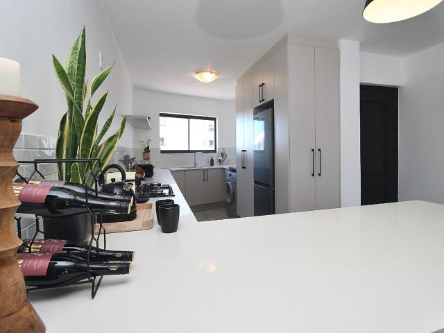 2 Bedroom Apartment / Flat To Rent in Strand North
