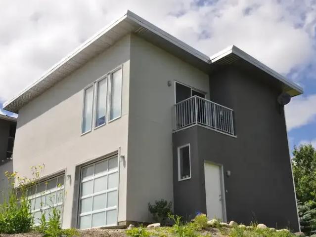 2 Bedroom Apartment Foothills AB 104991551