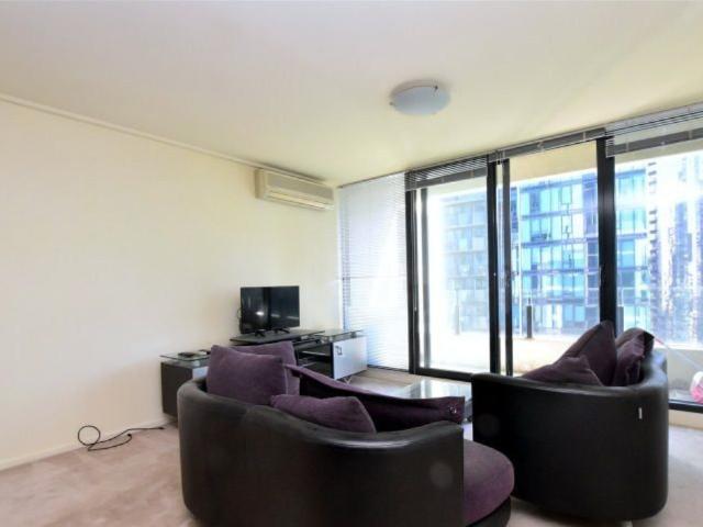 2 Bedroom Apartment for Lease !