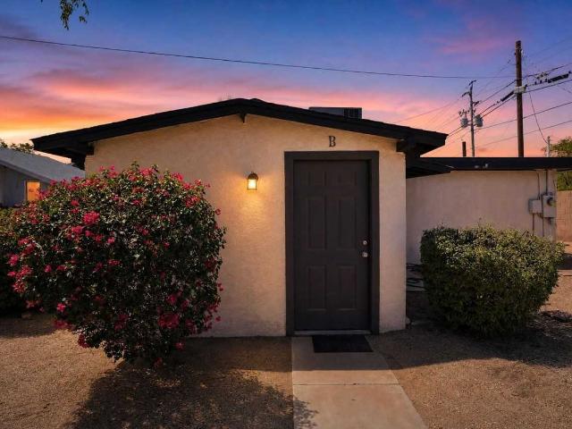 2 Bedroom Apartment for Rent at 1524 W Monroe St, Phoenix, AZ 85007 Governmental Mall