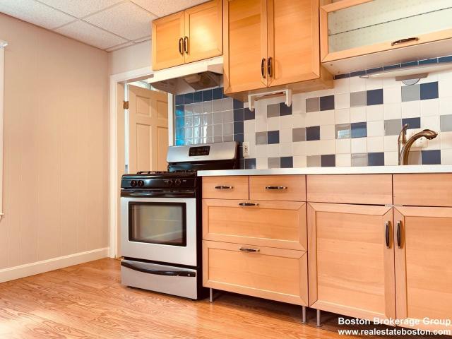 2 Bedroom Apartment for Rent at 105 Buttonwood St #1, Boston, MA 02125 Columbia Point