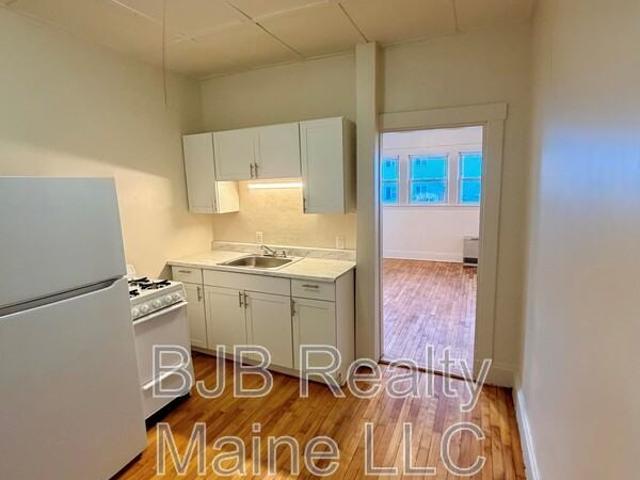 2 Bedroom Apartment for Rent at 299 Ocean St #10, South Portland, ME 04106