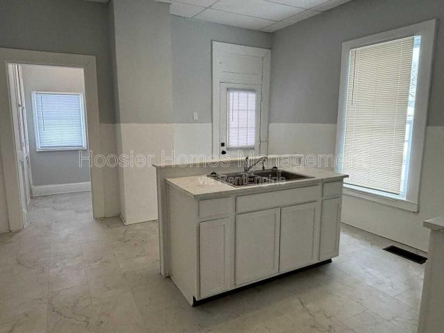 2 Bedroom Apartment for Rent at 332 N Arsenal Ave #A, Indianapolis, IN 46201 Near Eastside