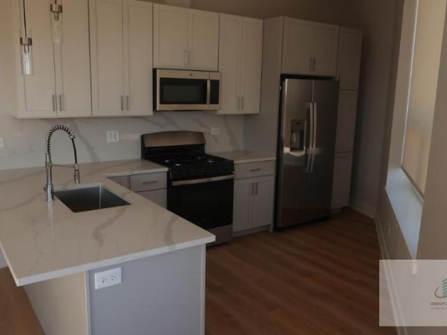 2 Bedroom Apartment for Rent at 5071 N Northwest Hwy #304, Chicago, IL 60630 Jefferson Park