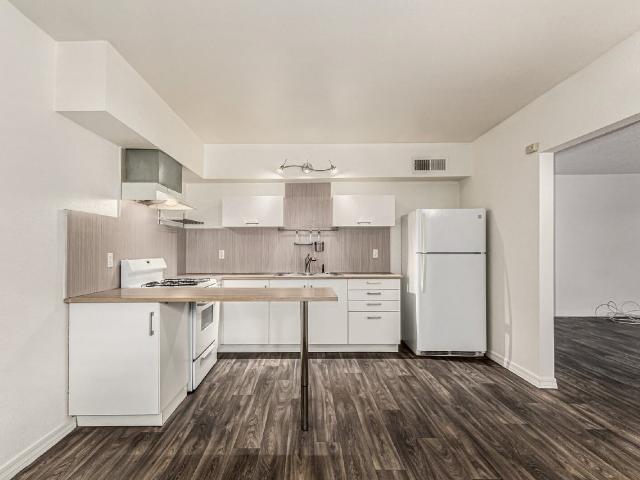 2 Bedroom Apartment for Rent at 6730 N 17th Ave #207, Phoenix, AZ 85015