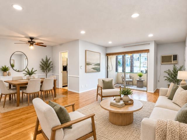 2 Bedroom Apartment for Rent at 7954 Oakwood Ave #1, Los Angeles, CA 90048 Mid City West