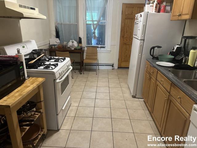 2 Bedroom Apartment for Rent at 80 Prentiss St #8, Watertown Town, MA 02472 East Watertown