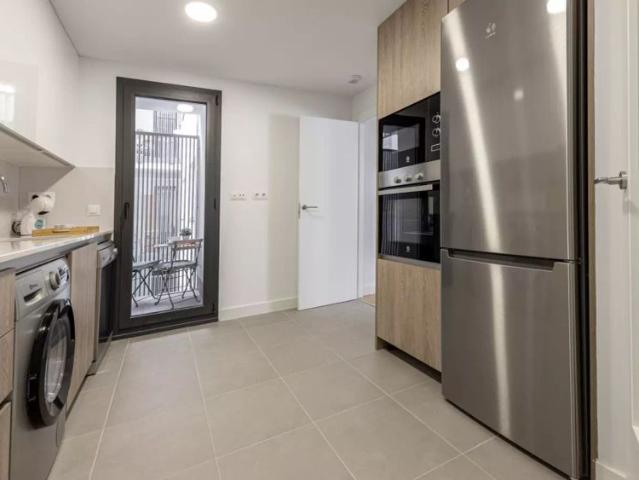 2 bedroom apartment for rent in Madrid, bills included