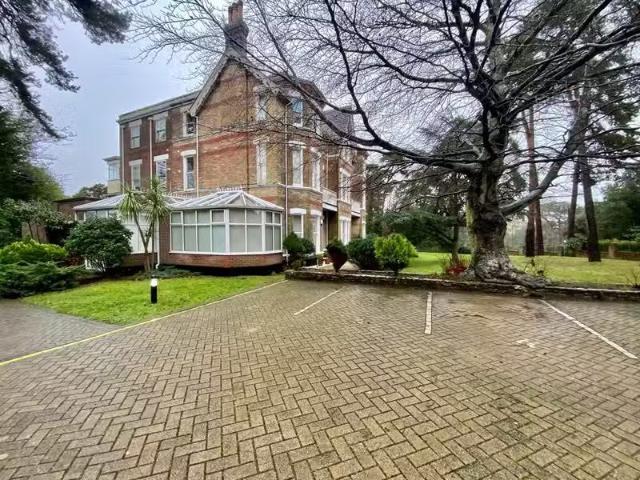 2 bedroom apartment for rent in Manor House, Manor Road, Bourn.