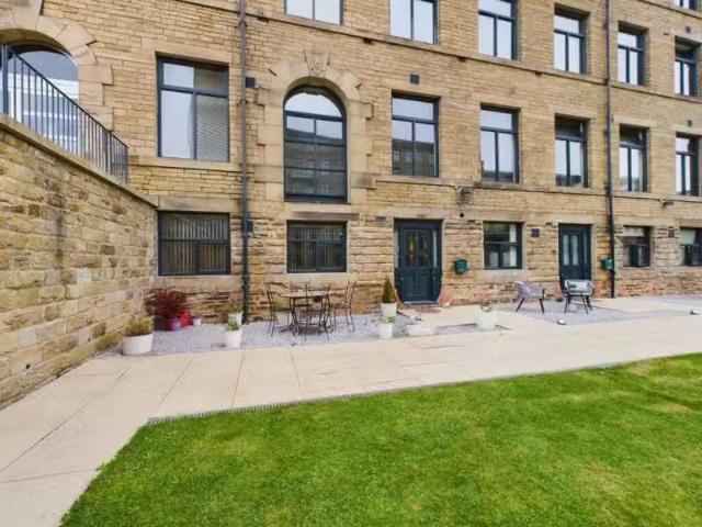 2 bedroom apartment for rent in Masons Mill, Salts Mill Road.