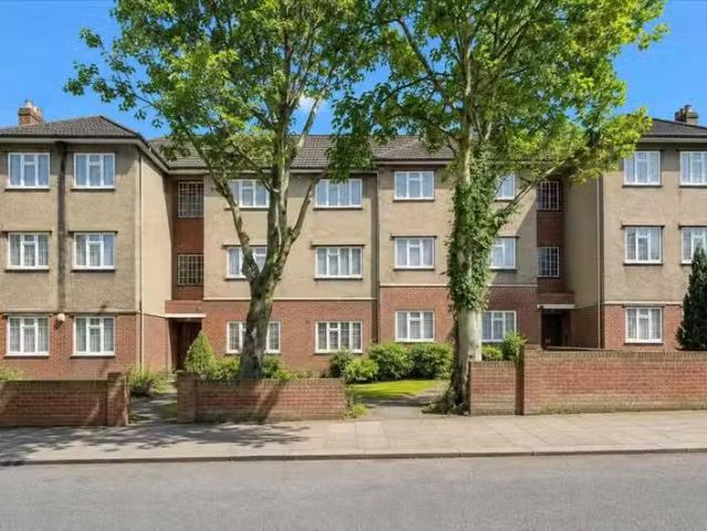 2 bedroom apartment for rent in Marlborough Court, Marlborough.