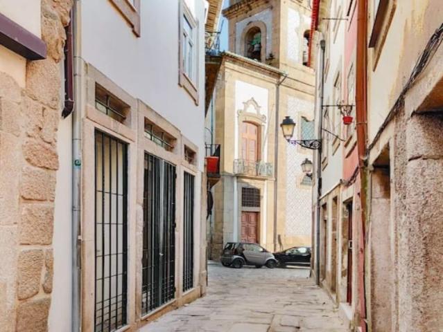 2 bedroom apartment for rent in Miragaia, Porto
