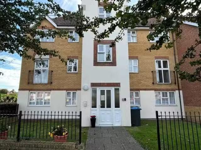 2 bedroom apartment for rent in Montefiore Avenue, Ramsgate, C.