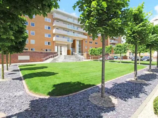 2 bedroom apartment for rent in Nice House, Century Wharf, Car.