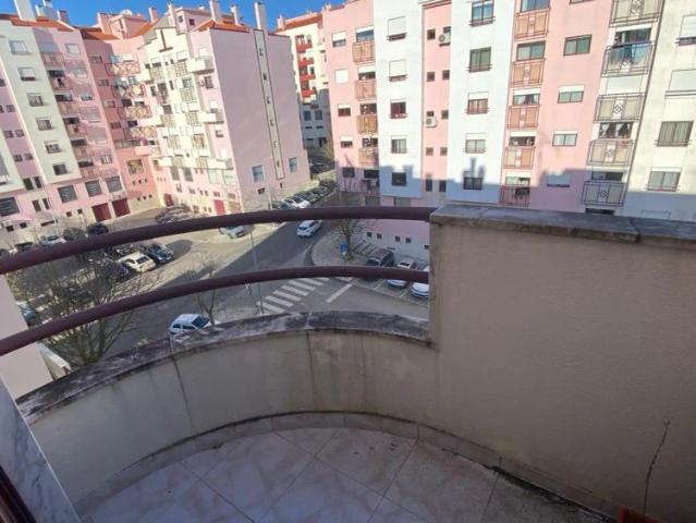 2 bedroom apartment for rent in Odivelas, bills included