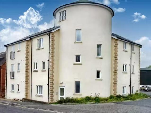 2 bedroom apartment for rent in Old Station Court, Station Roa.