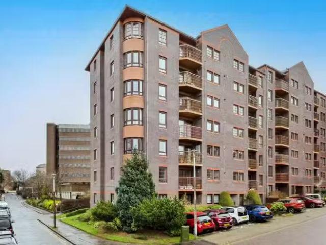 2 bedroom apartment for rent in Orchard Brae Avenue, Edinburgh.