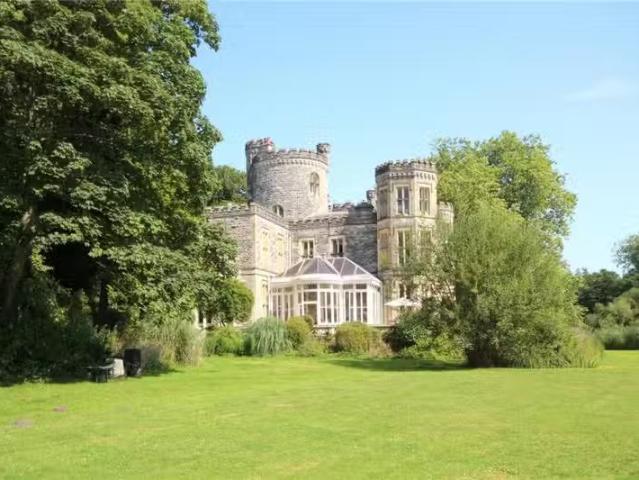 2 bedroom apartment for rent in Avon Castle Drive, Ringwood, H.