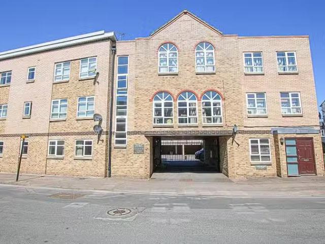 2 bedroom apartment for rent in All Saints Road, Newmarket, Su.