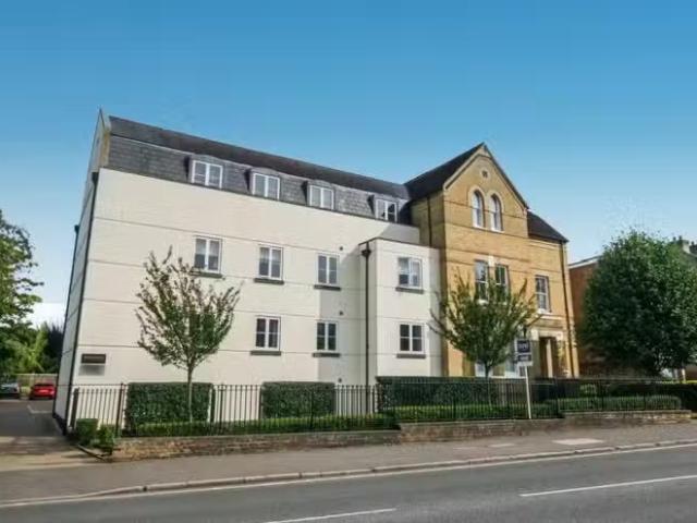 2 bedroom apartment for rent in Beechcroft, New London Road, C.