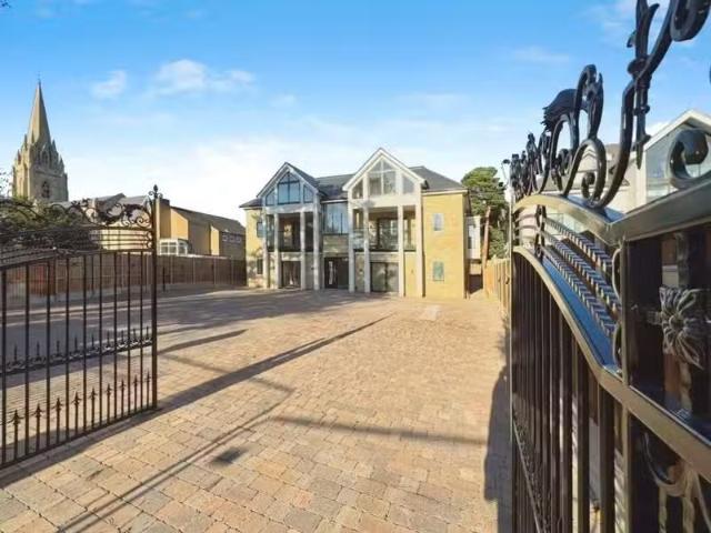 2 bedroom apartment for rent in Bickley Park Road, Bickley, Br.