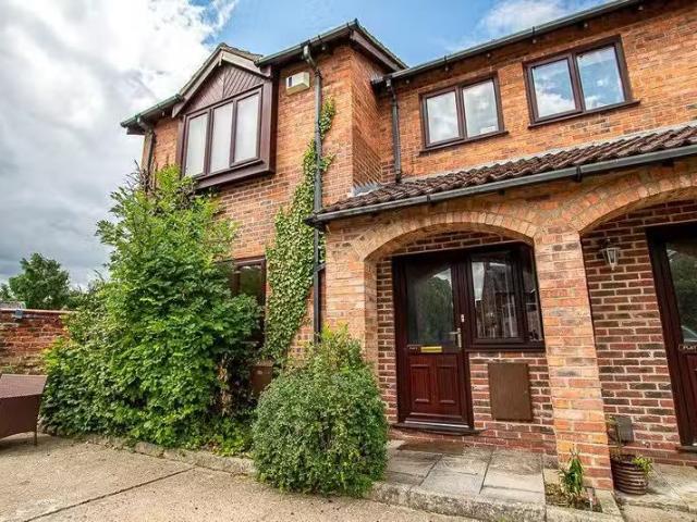 2 bedroom apartment for rent in Caistor Road, Laceby, Grimsby.