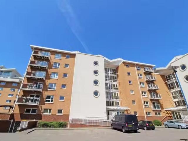 2 bedroom apartment for rent in Calais House, Penstone Court.