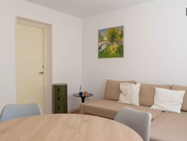 2 bedroom apartment for rent in Canillas, professionals welcome
