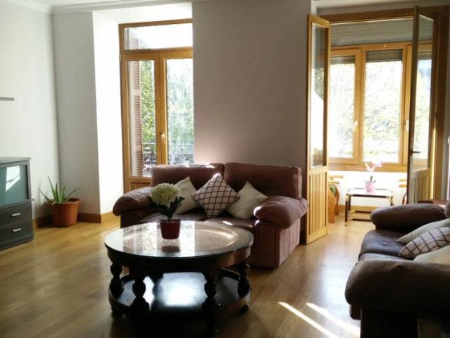 2 bedroom apartment for rent in Centro with all bills included