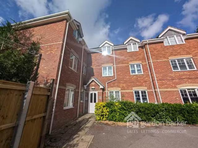 2 bedroom apartment for rent in Chapel Court, Chapel Road, Poo.