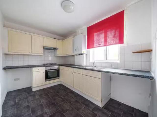 2 bedroom apartment for rent in Chatsworth Parade, Petts Wood.