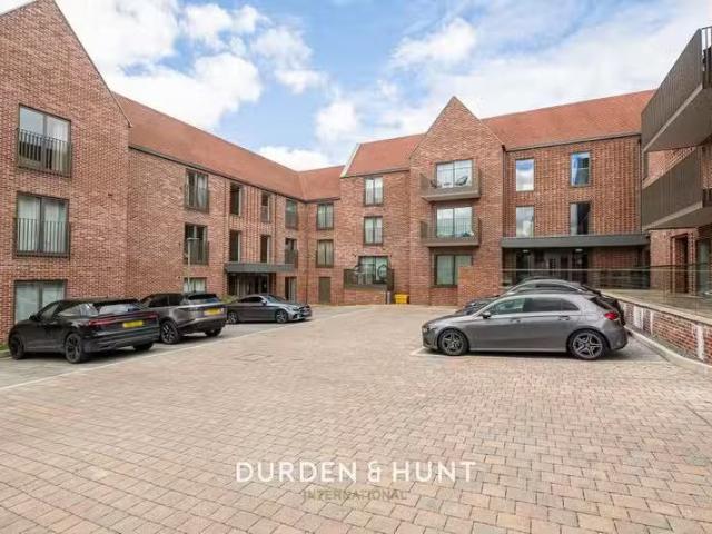 2 bedroom apartment for rent in Chelmsford Road, Brentwood, CM15
