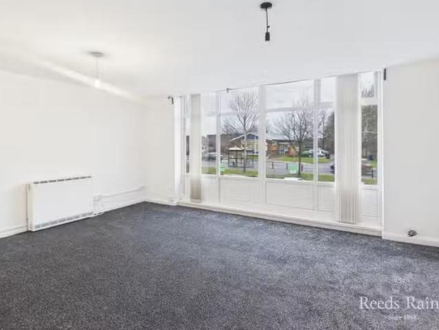 2 bedroom apartment for rent in Cheveley Park Shopping Centre.