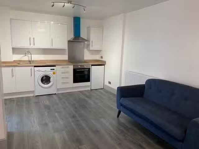 2 bedroom apartment for rent in Church Road LF, Lower Flat.