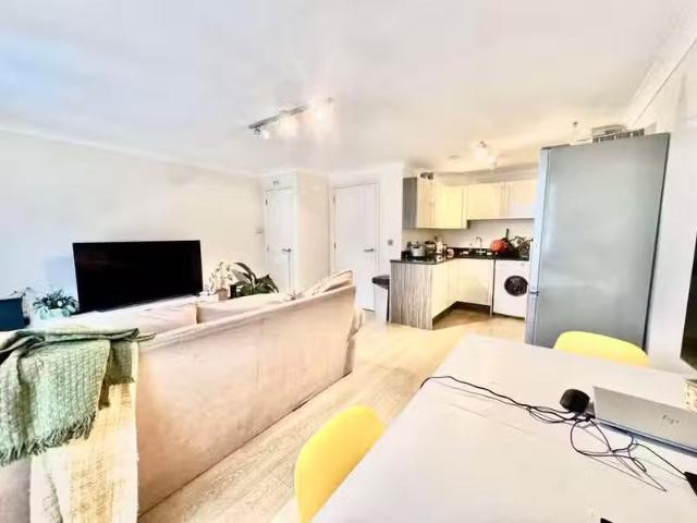 2 bedroom apartment for rent in Clarence Road, London, E5