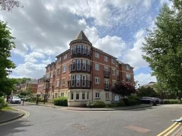 2 bedroom apartment for rent in Collingtree Court, Warwick Roa.