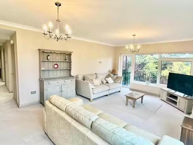 2 bedroom apartment for rent in Coppice Close, Dove House Lane.