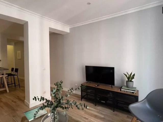 2 bedroom apartment for rent in Cortes restricted to workers and postgraduate students