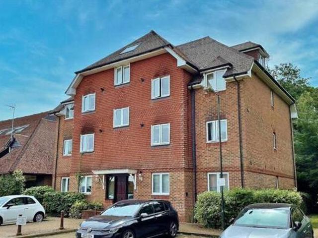 2 Bedroom Apartment For Rent In Crawley, West Sussex