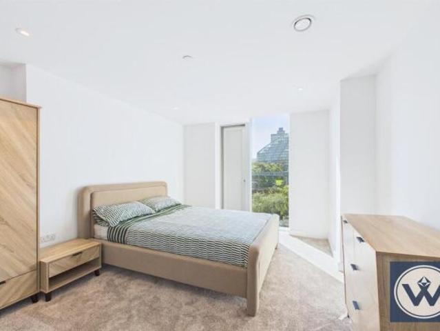 2 bedroom apartment for rent in Crown View, M4